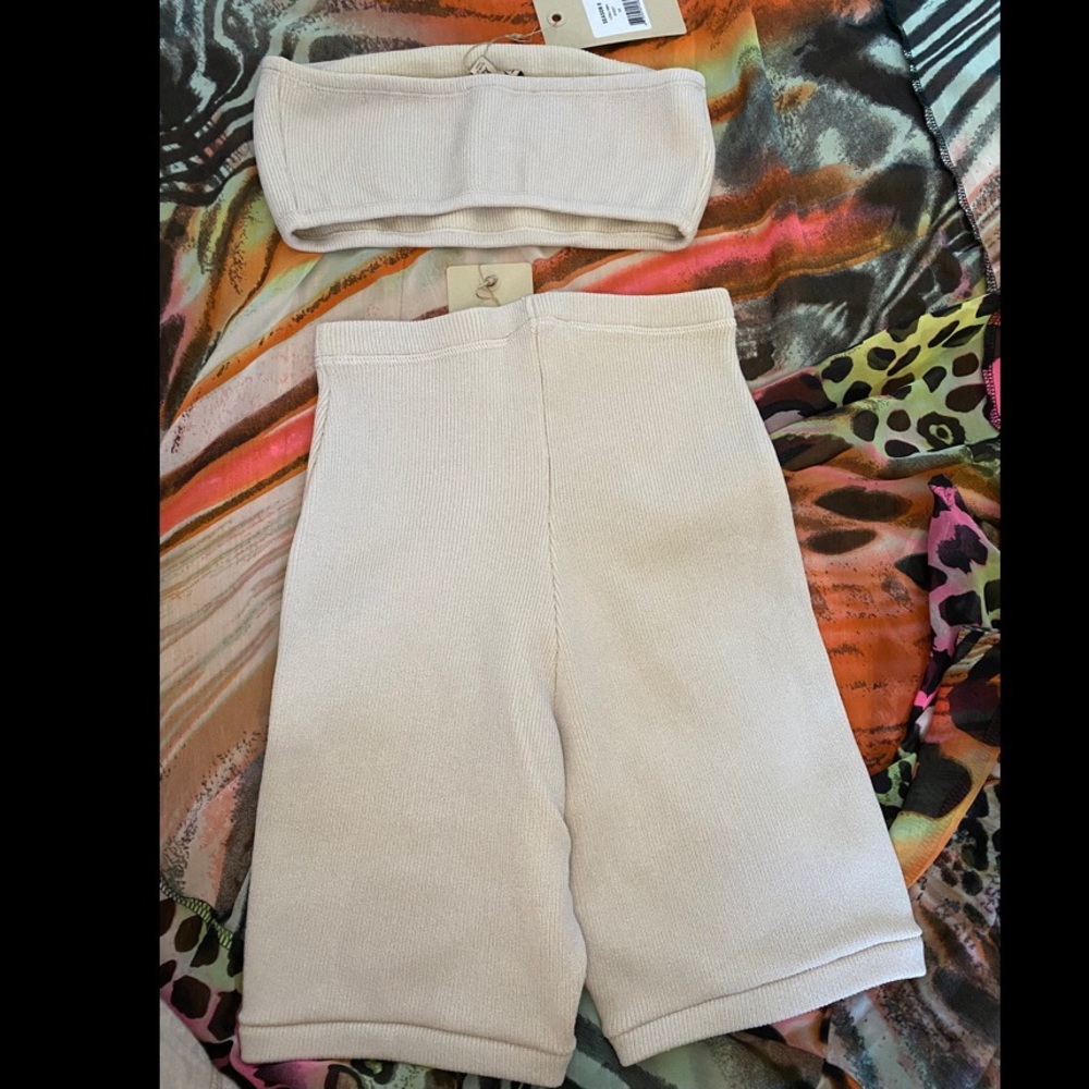 SOLD❤️ Yeezy season 6 shorts and crop top set - XS - Picture 4 of 7